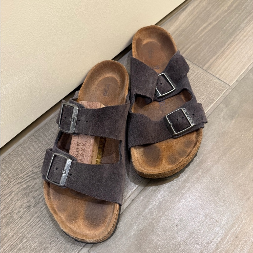 Women’s suede Birkenstocks in grey